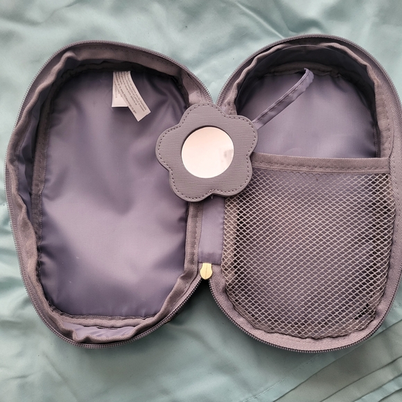 New, Life Is Good Gray Cosmetic Bag with Dogs - Picture 5 of 5